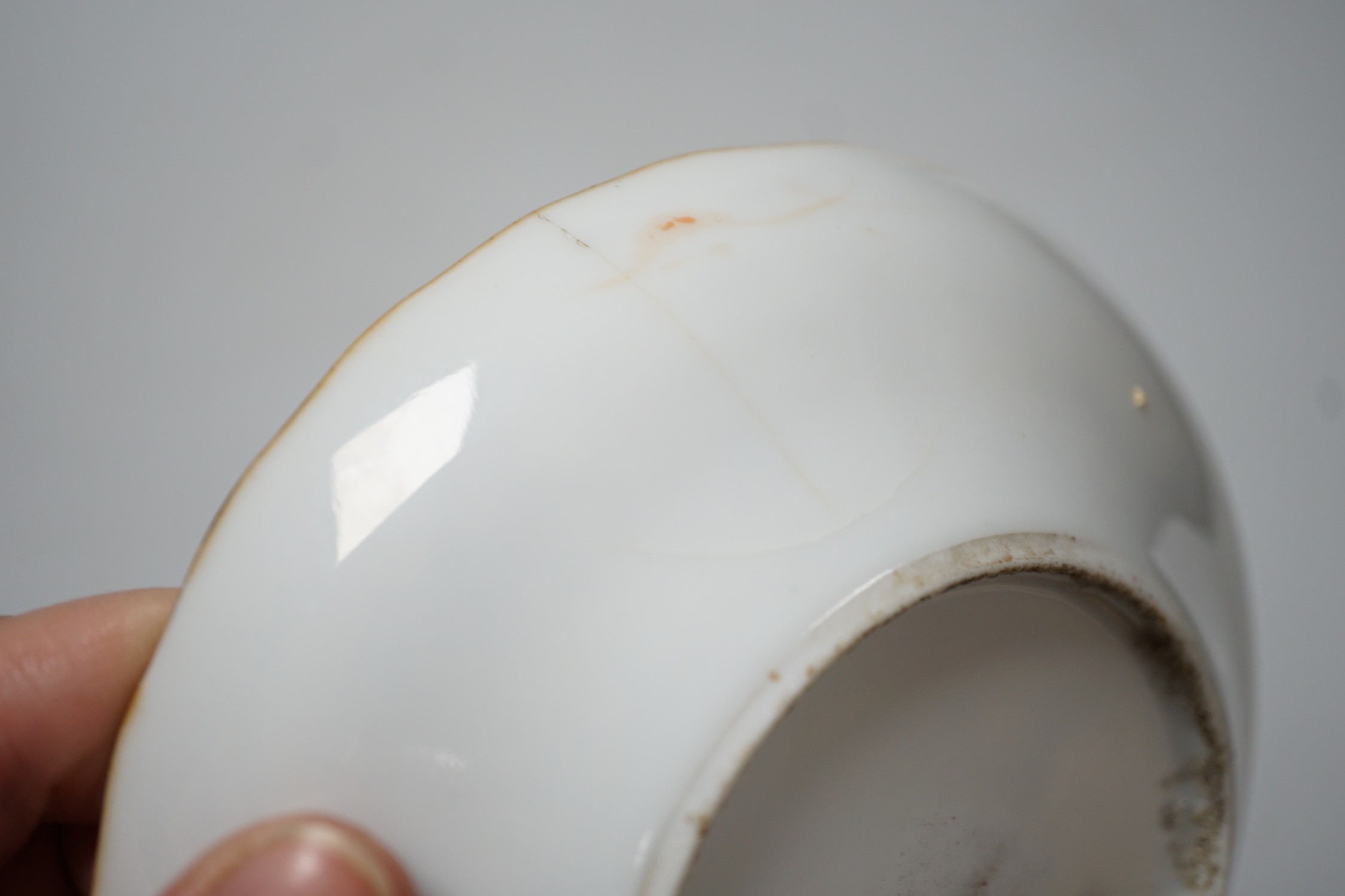 A Chinese enamelled porcelain saucer dish and a blue and white bowl